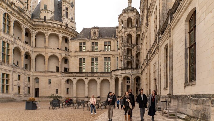 From Paris: Full-Day Loire Valley Chateaux Tour - The seasonal change from Chambord to Amboise
