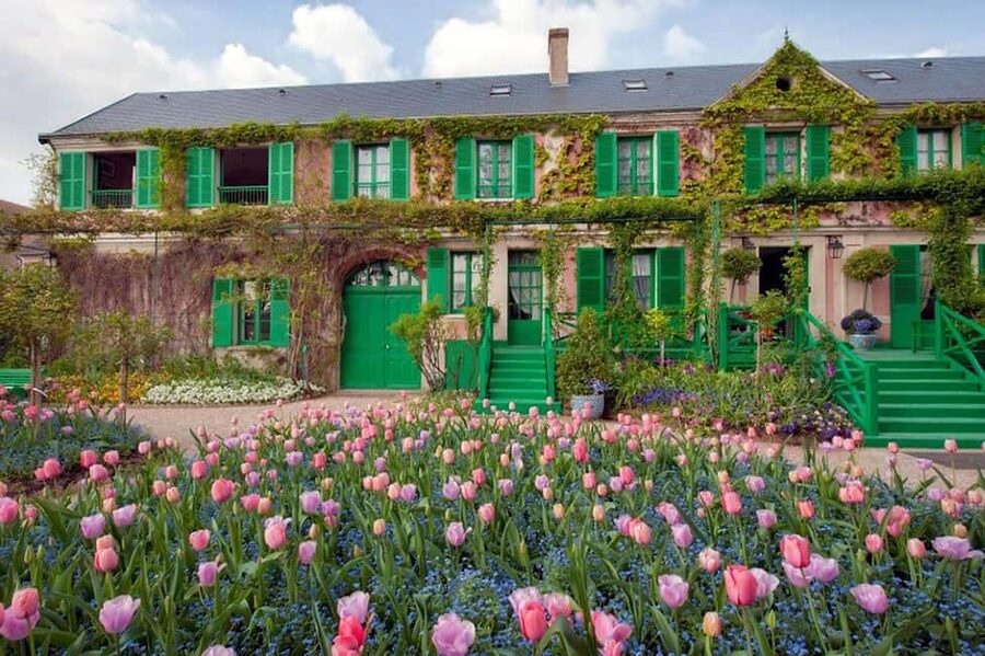 From Paris: Giverny and Monet's Home Day Trip - Meeting the minibus at Avenue de la Bourdonnais