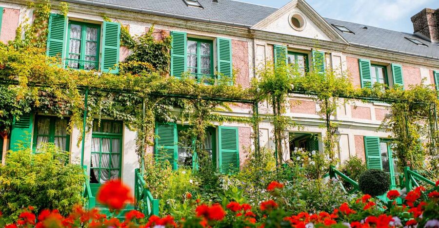 From Paris: Giverny and Versailles Palace Guided Day Trip - Who should book this day trip