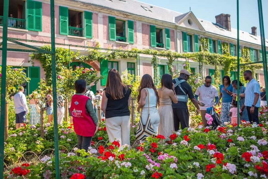 From Paris: Giverny Day Trip with Audio Guide or Live Guide - Arriving at the Claude Monet Foundation