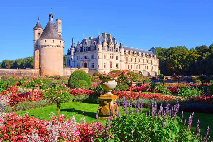 From Paris: Loire Valley Castles Day Trip With Wine Tasting - Chenonceau, the Château Built Across a River