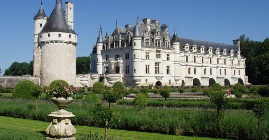 From Paris: Loire Valley Castles Full-Day Tour with Lunch - Chenonceau and the castle over the Cher River