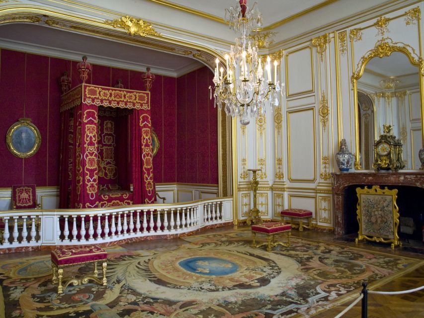 From Paris: Loire Valley Castles Tour with Hotel Transfers - What the coach journey is really like