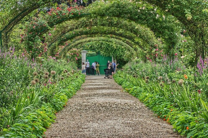 From Paris: Monet Gardens & Giverny Bike Tour with Picnic Stop - Key points to know before booking