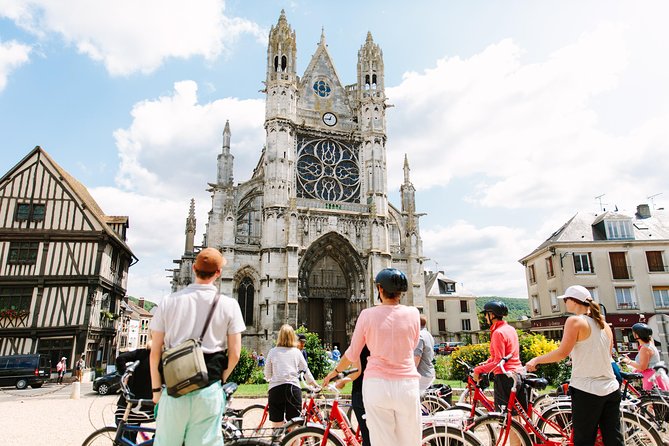 From Paris: Monet Gardens & Giverny Bike Tour with Picnic Stop - The gentle route from Vernon to Giverny
