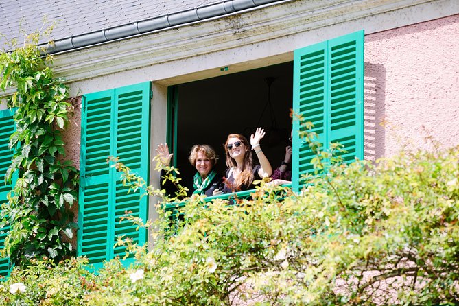 From Paris: Monet Gardens & Giverny Bike Tour with Picnic Stop - Crowds, weather, and the practical trade-offs