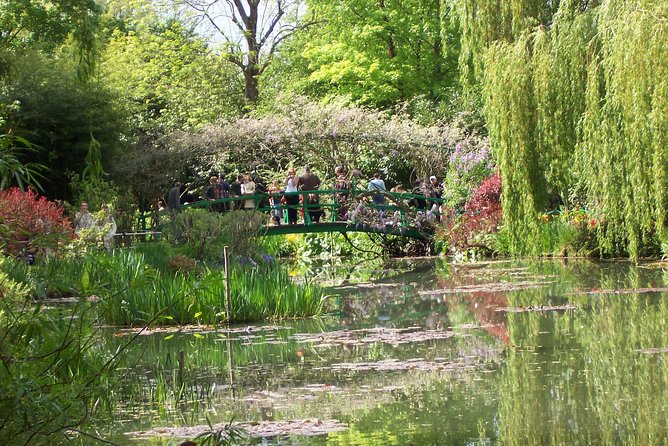 From Paris: Monet Gardens & Giverny Bike Tour with Picnic Stop - Shopping for lunch at Vernon’s market