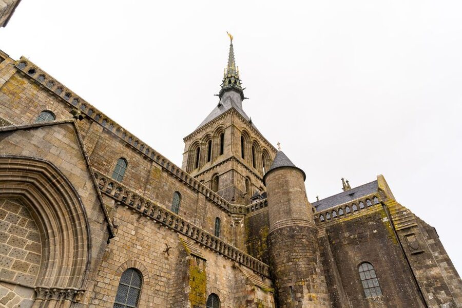 From Paris: Mont Saint Michel Day Trip with a Guide - Getting your bearings on the island