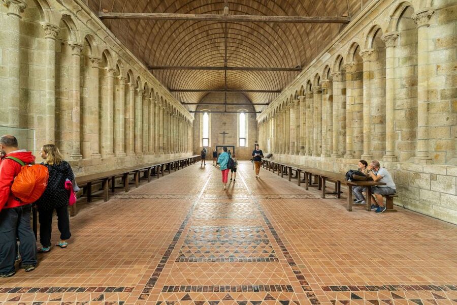 From Paris: Mont Saint Michel Day Trip with a Guide - Choosing lunch on the island