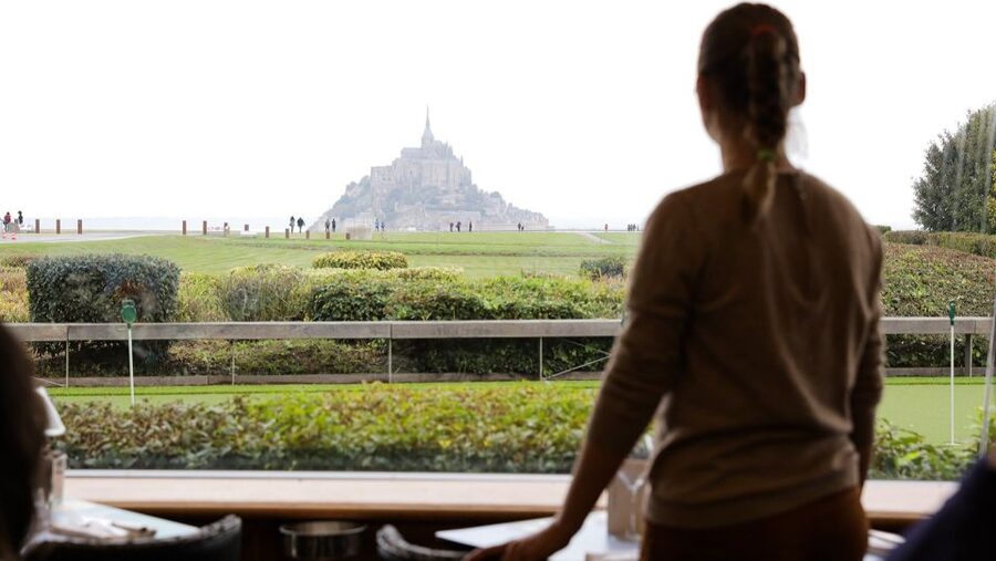 From Paris: Mont St Michel and Loire Valley 2 Day Tour - The Loire Valley begins with Langeais, Cunault, and Saumur