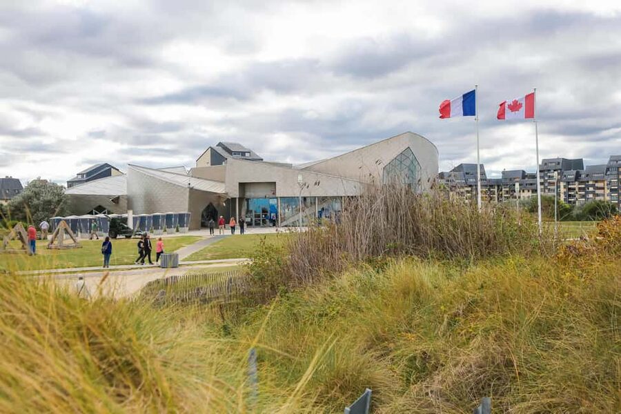 From Paris: Normandy D-Day Beaches Day Trip - The American Cemetery at Colleville-sur-Mer