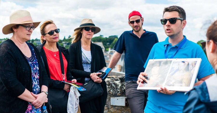 From Paris: Small-Group Loire Valley Castles Full-Day Tour - Amboise, royal power, and Leonardo da Vinci