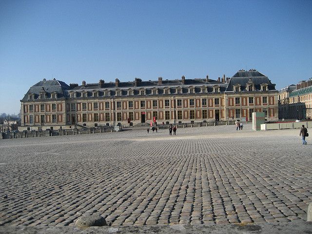 From Paris: Versailles Guided Tour by Deluxe Minibus - Why a guided visit makes Versailles easier