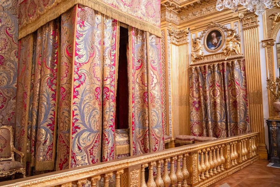 From Paris: Versailles Palace And Garden Tour with Transfers - Choosing between a quick overview and a longer stay
