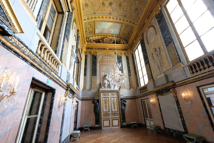 From Paris: Versailles Palace and Gardens Guided Day Trip - What the $124 price includes