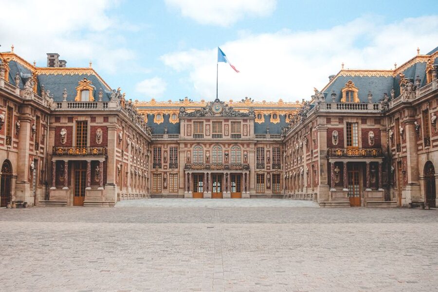 From Paris: Versailles Palace and Gardens Guided Experience - The two-hour guided walk through royal gardens