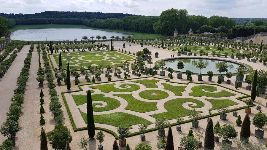 From Paris: Versailles Palace and Gardens Guided Experience - Meeting in Paris and taking the train to Versailles