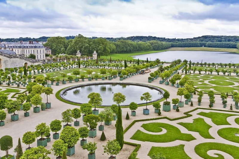 From Paris: Versailles Palace and Gardens with Transfer - Musical Gardens and fountain shows from April to October