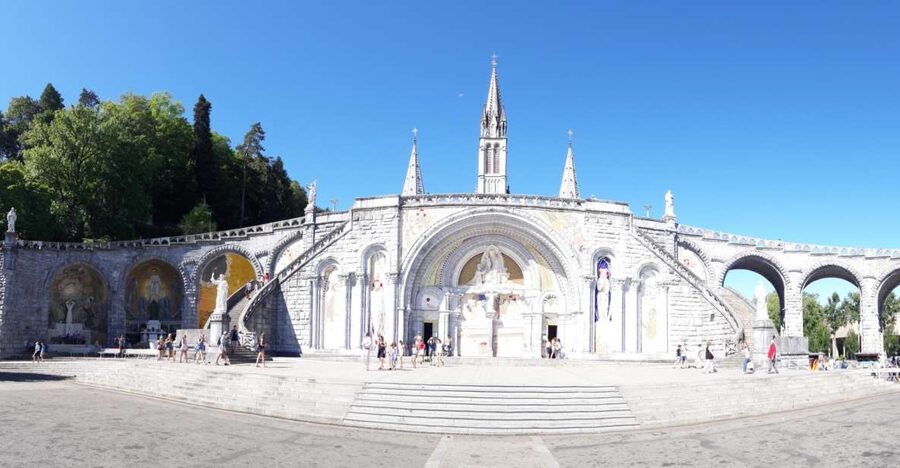 From San Sebastian: Lourdes Private Full-Day Tour - What the private guide adds