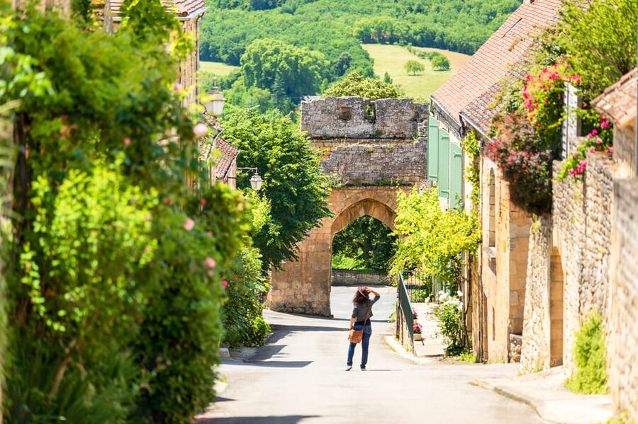 From Sarlat: Beynac & Domme Tour & Dordogne Boat Ride - Beynac and the fortress above the river