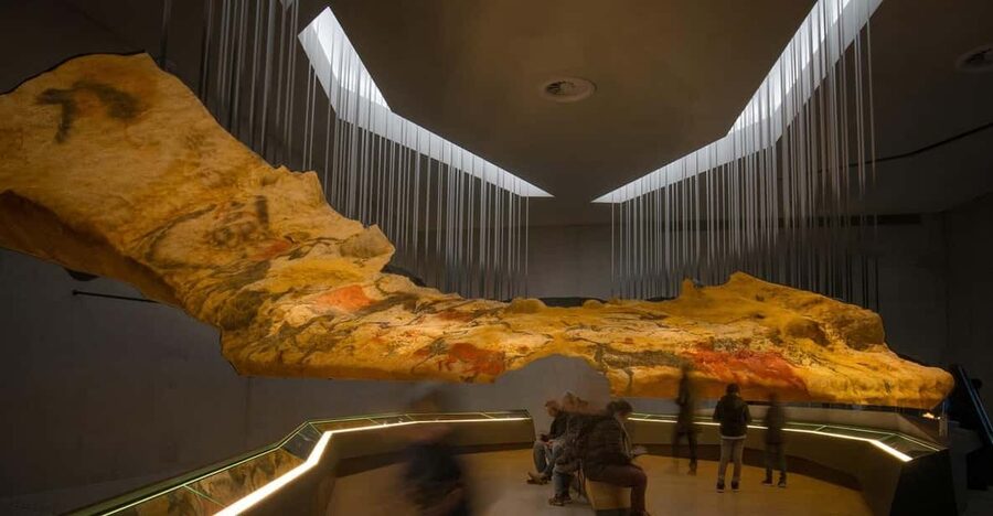 From Sarlat-la-Canéda: Lascaux IV and Cave Art Full-Day Tour - Les Eyzies and the National Prehistory Museum