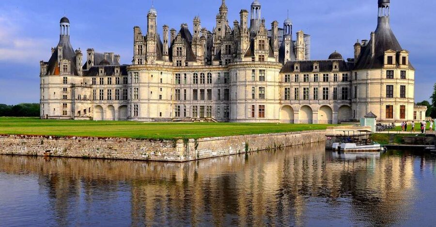 From Tours: Chenonceau and Chambord Castles Guided Tour - Chambord: grand scale and the double helix staircase