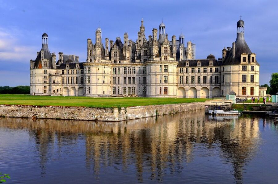 From Tours: Chenonceau and Chambord Castles Guided Tour - Gardens, rooms, and the value of guided time