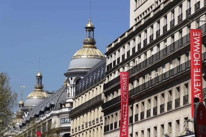 German private Walking Tour through Montmartre & Passages - Key points to know before booking