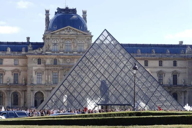 German private Walking Tour through Montmartre & Passages - What $183 per person buys you