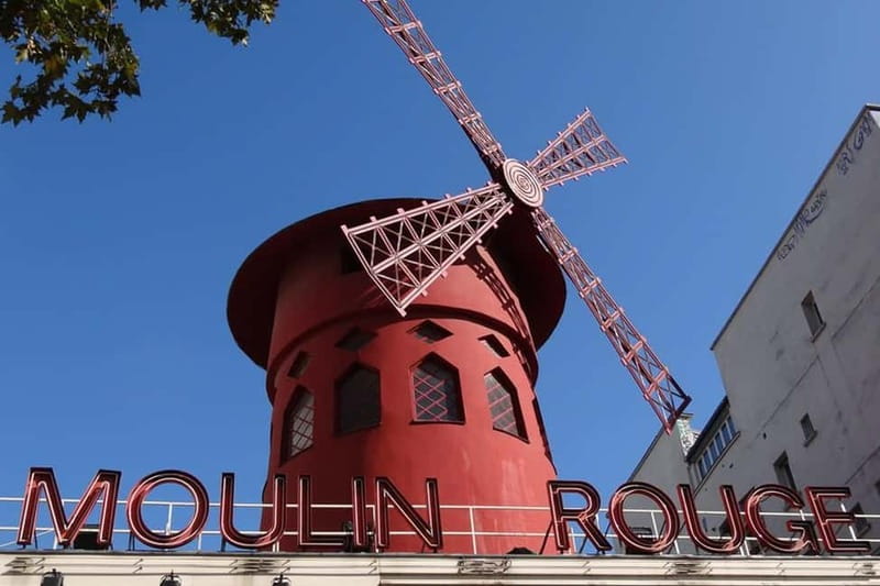 German private Walking Tour through Montmartre & Passages - Sacré-Cœur and the view across Paris