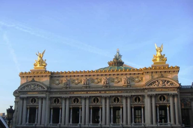 German private Walking Tour through Montmartre & Passages - Passage Jouffroy and Passage Verdeau