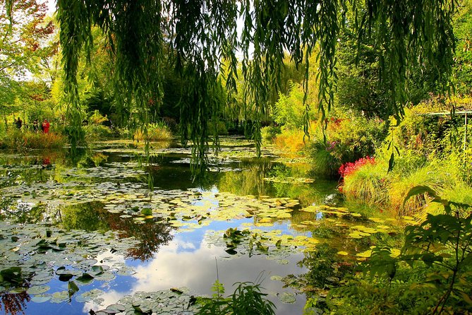 Giverny and Versailles Small Group Day Trip from Paris with Lunch - Lunch at the Moulin de Fourges