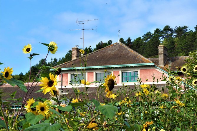 Giverny Monet House and Gardens Skip the line Walking tour - The guide makes the biggest difference