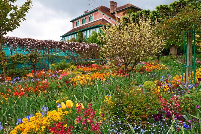 Giverny Monet’s Home and Gardens Half Day Tour from Paris - Practical advice for making the visit smoother