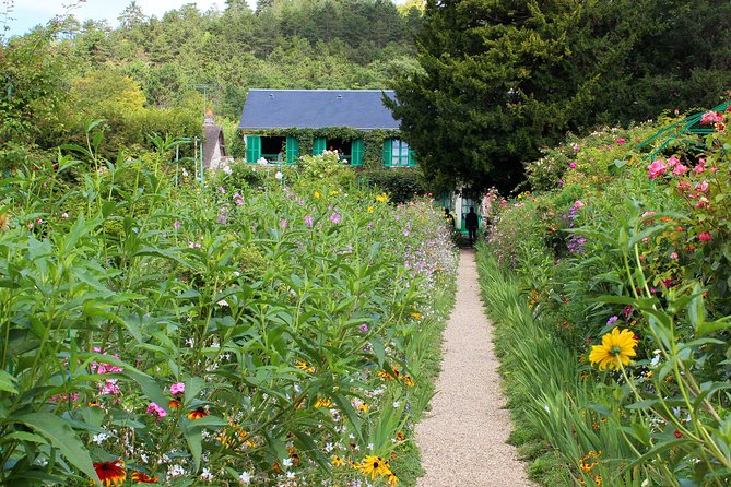 Giverny Monet's Home & Versailles Palace Day Trip from Paris - Two famous places, one demanding day