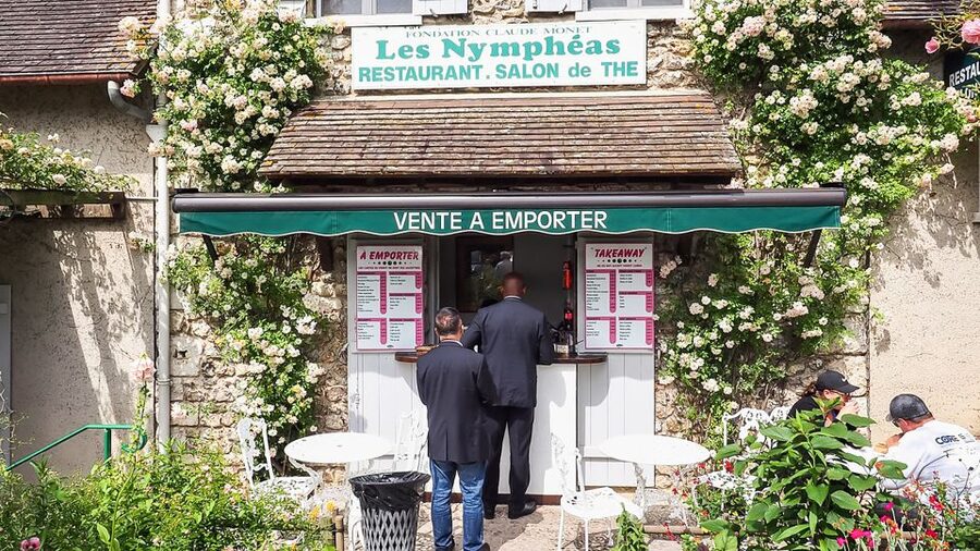 Giverny: Monet's House and Gardens Guided Tour - Why Monet’s garden is more than a photo stop
