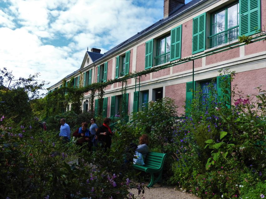 Giverny: Monet’s House and Gardens Skip-the-Line Tour - A guide-led story about Monet’s life