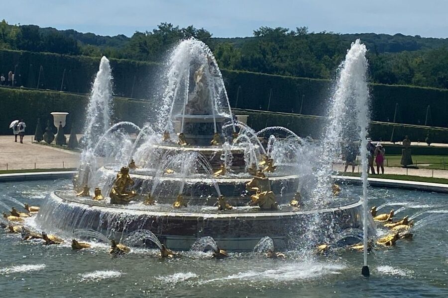 Giverny Versailles Trianon Small Group by Minivan from Paris - One hour to stroll and eat in the village