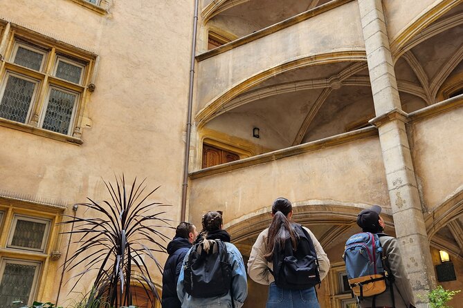 Gourmet tour of Presqu’île & Vieux Lyon 4 hours - meal included - Along the Saône toward Fourvière