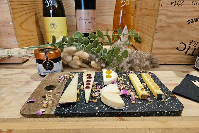 Gourmet tour of Presqu’île & Vieux Lyon 4 hours - meal included - Tour Rose and the route to Saint-Jean
