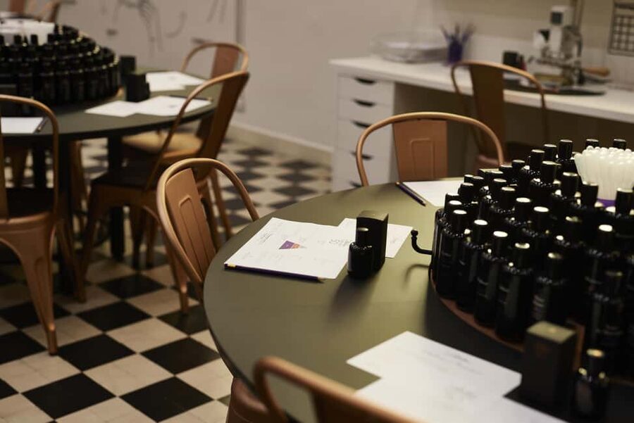Grasse: 1-hour Perfume Workshop - Building your personal 50 ml formula
