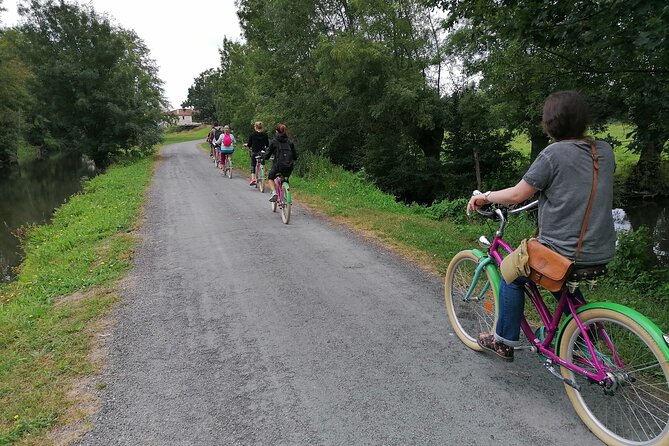 Green Venice Cycling Getaway - Seeing the Marais Poitevin from a bicycle