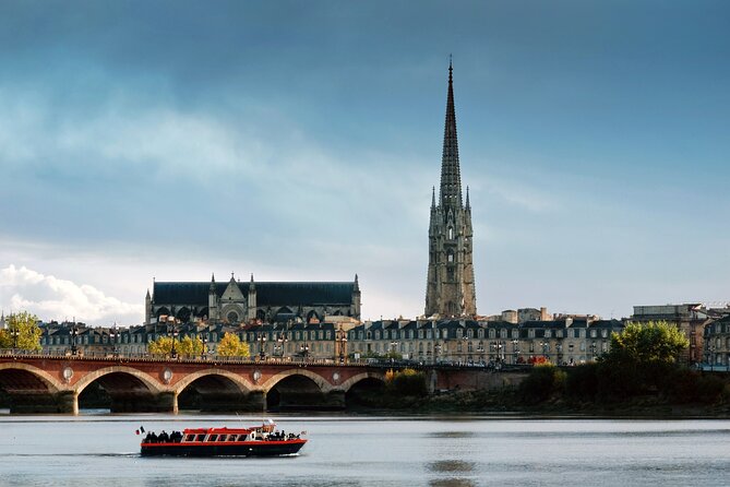 Guided cruise Bordeaux UNESCO - Pont d’Aquitaine shows the scale beyond central Bordeaux