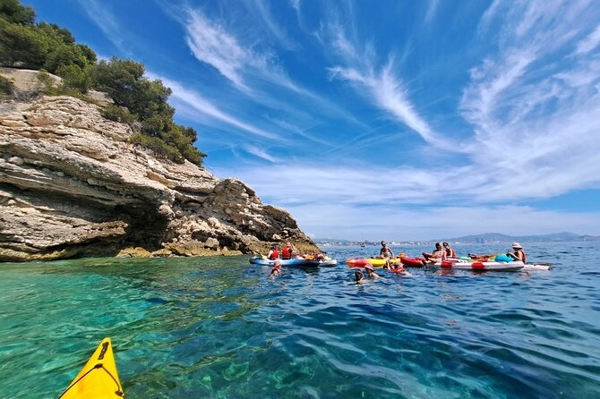 Guided kayak excursion in creeks - Guides, group size, and supervision
