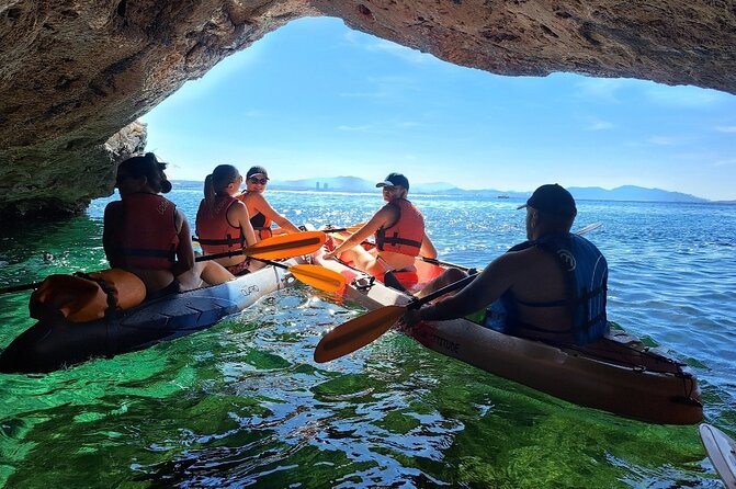 Guided kayak excursion in creeks - Following the Blue Coast toward Carry-le-Rouet