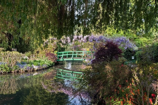 Guided tour Monet's house and gardens/small group - The Japanese-inspired water garden and lily ponds