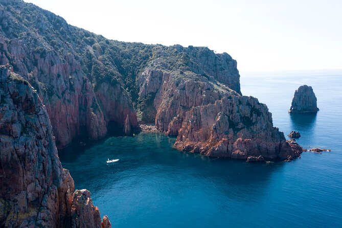 half-day excursion / snorkeling calanques de piana-capo rosso - What the small boat is really like