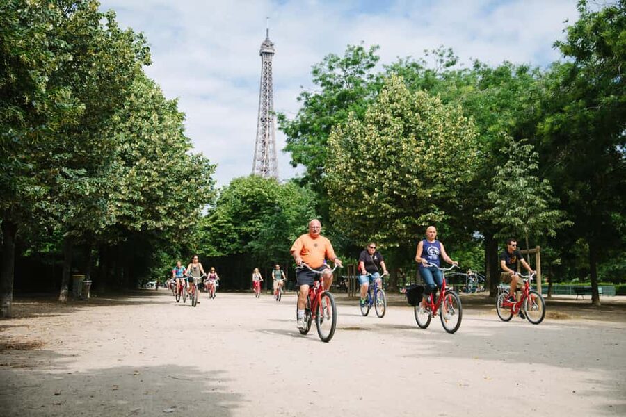Highlights of Paris Bike Tour in English or Dutch - Key points at a glance