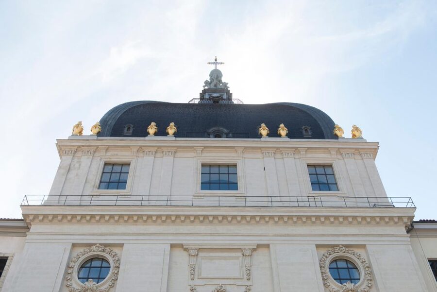 Historical and naughty tour of Lyon in french - Courtyards, old buildings, and the limits of access