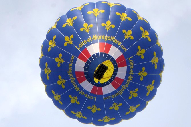 Hot Air Balloon Flight over the castle of Chenonceau / France - Morning light, evening calm, and the timing choice